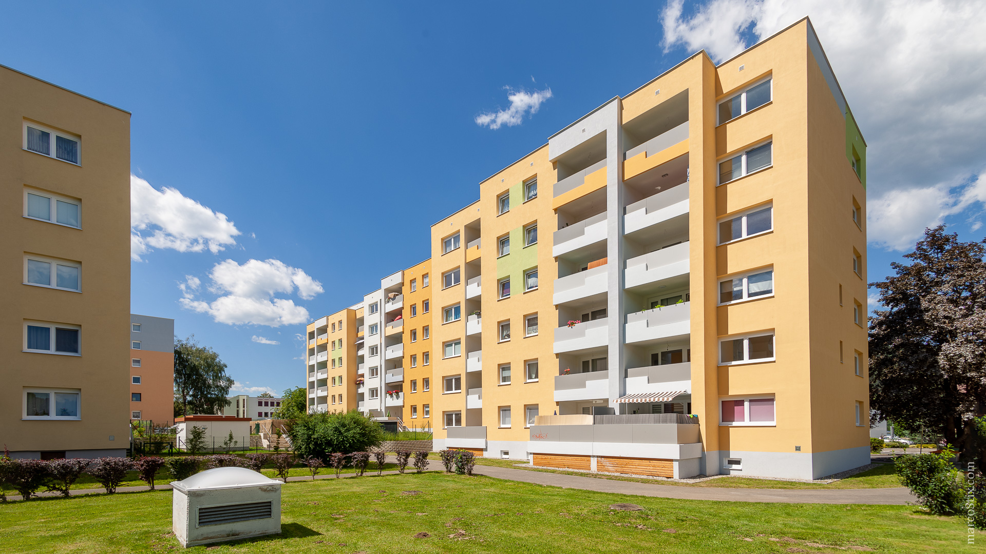Modernisiertes Wohnhaus mit Loggien im Wohnpark Zirbenblick
