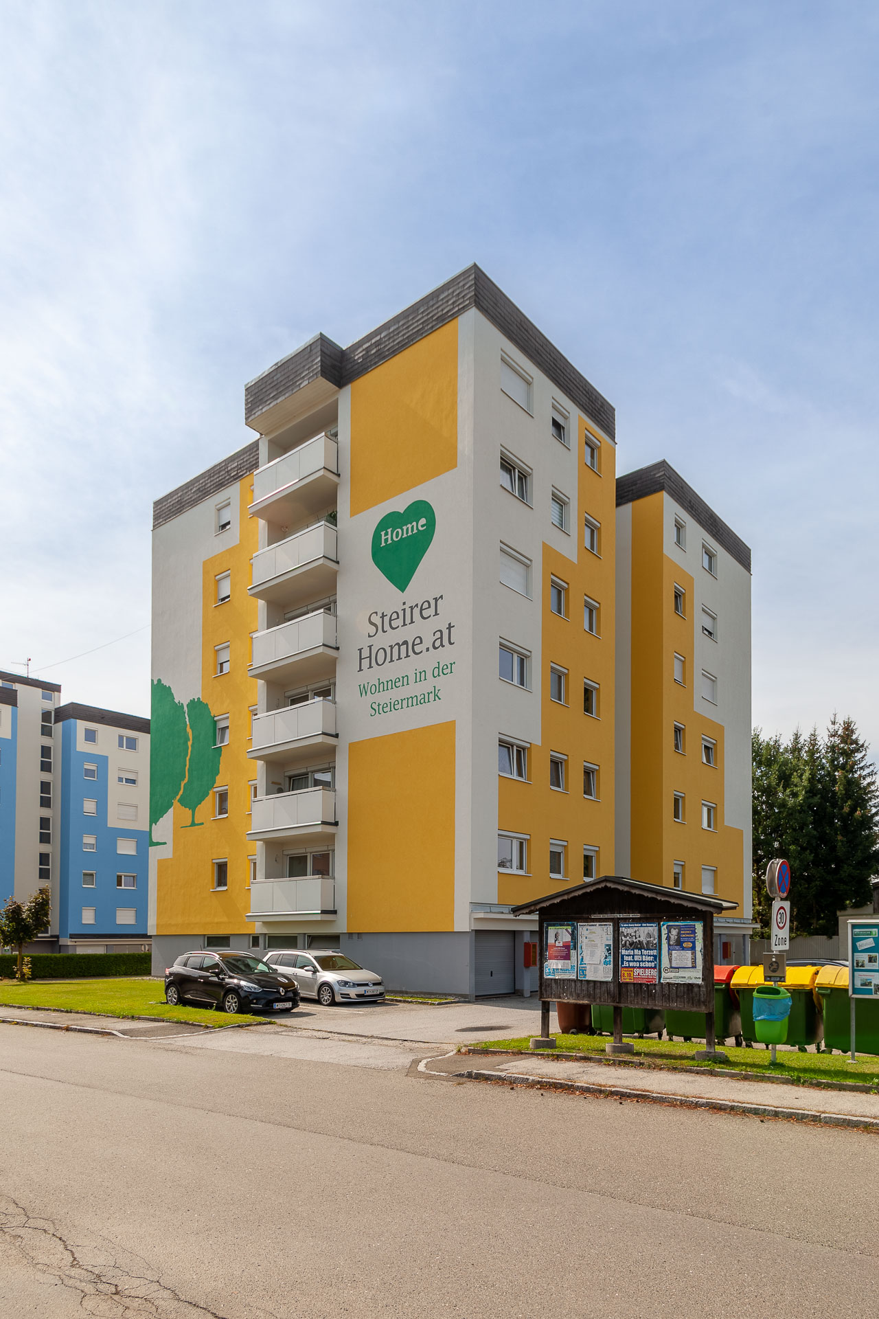 Wohnturm mit SteirerHome-Gestaltung an der Fassade