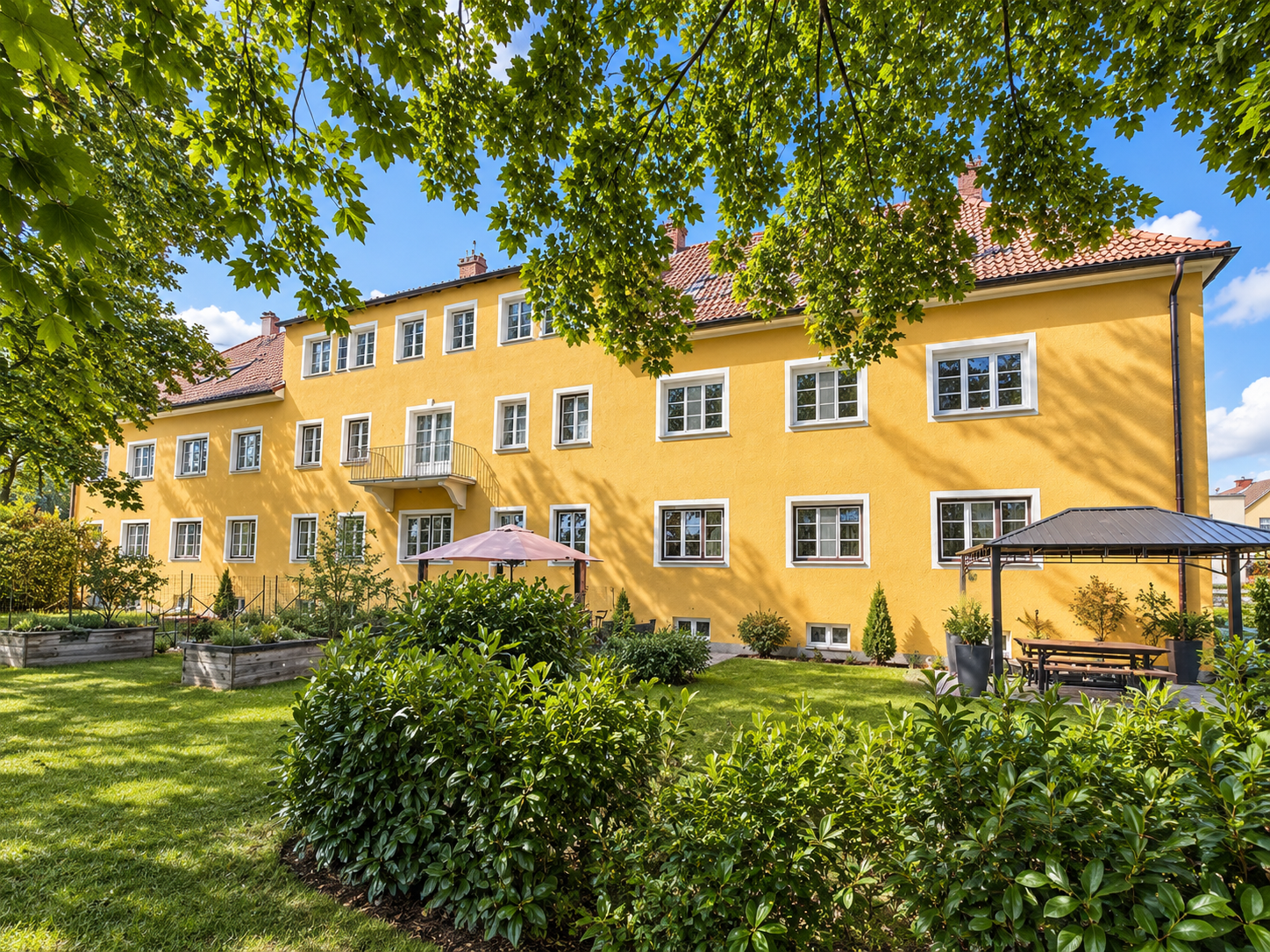 Wohnhaus Hauptstraße mit gepflegter Gartenanlage